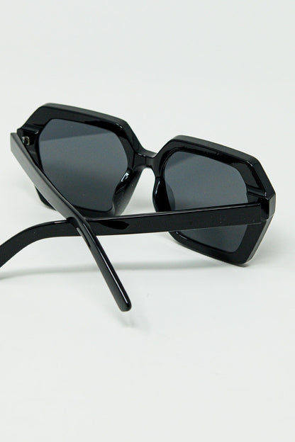 Gafas de sol con montura geométrica en color negro