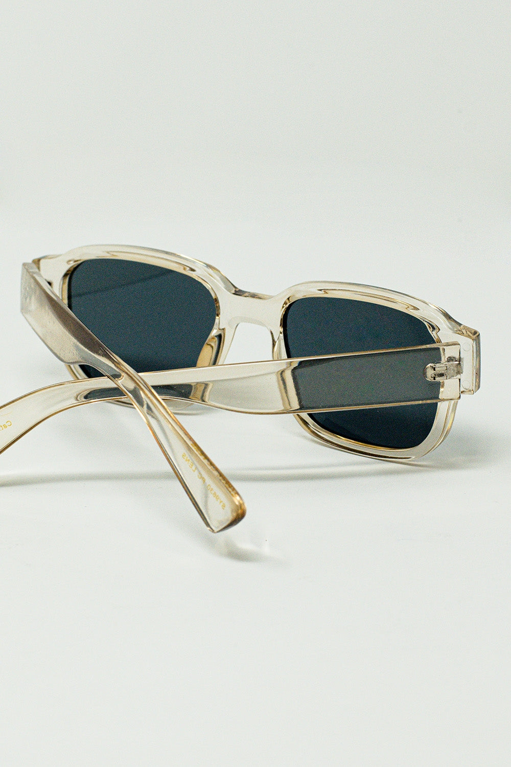 Gafas de sol cuadradas gruesas en amarillo cristal