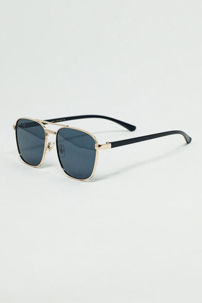Gafas de sol de metal cuadradas con lentes ahumadas negras