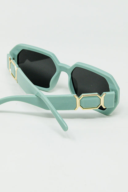 Gafas de sol en forma de diamante con lentes de color esmeralda claro