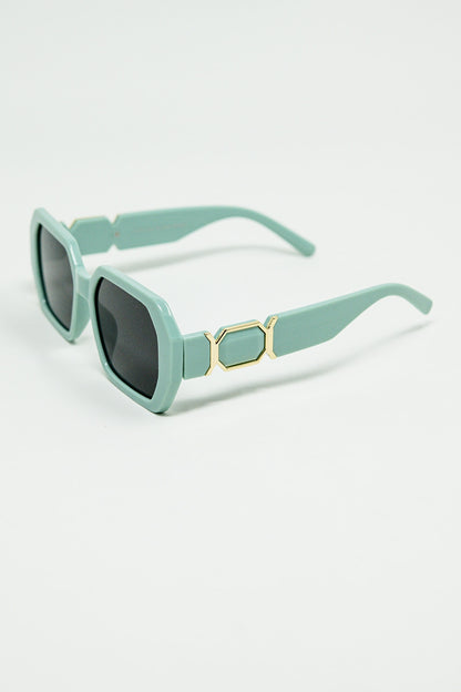 Gafas de sol en forma de diamante con lentes de color esmeralda claro