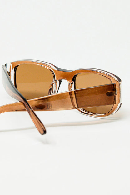 Gafas de sol ovaladas con montura camel transparente de alto brillo