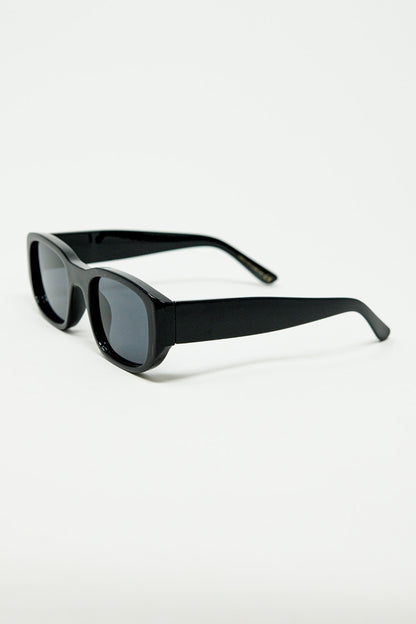 Gafas de sol ovaladas con montura transparente de alto brillo en negro