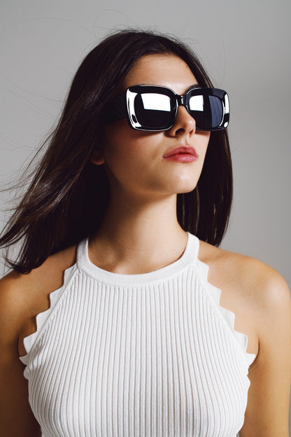 Gafas de sol ovaladas extragrandes con detalle lateral en negro