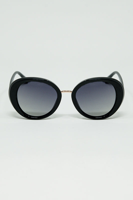 Q2 Gafas de sol ovaladas negras con detalle metálico dorado
