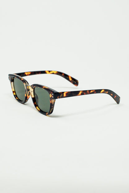 Gafas de sol polarizadas con lente oscura y montura de carey