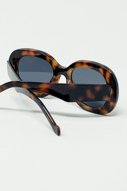 Gafas de sol polarizadas redondas con lentes oscuras