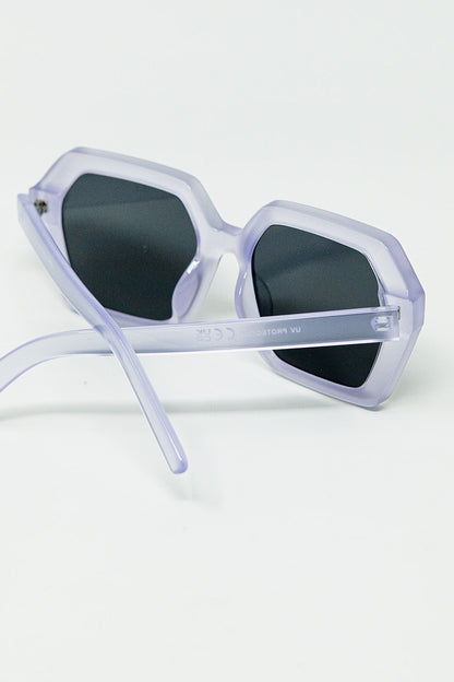 Gafas de sol rectangulares en color morado translúcido