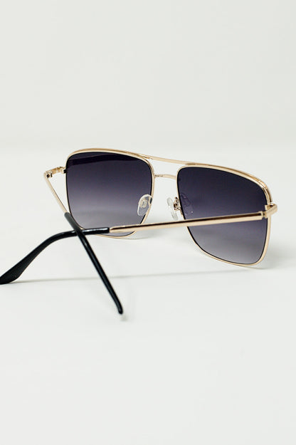 Gafas de sol vintage de aviador con montura dorada