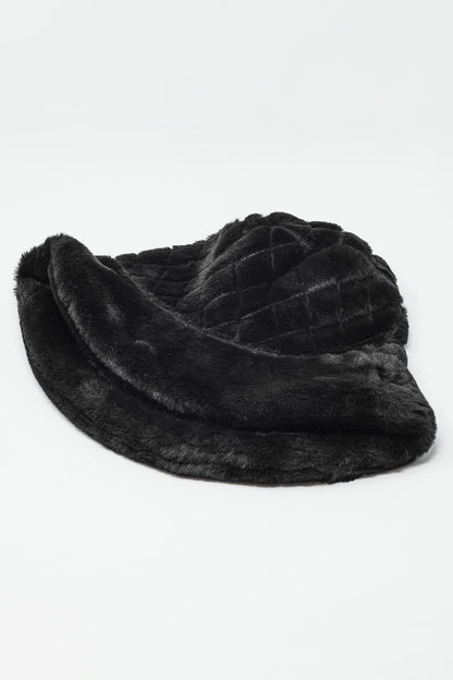 Gorro acolchado de piel sintética negra