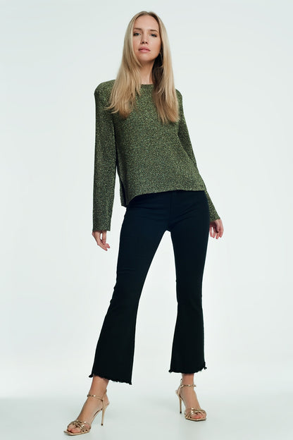 Jeans acampanados con dobladillo sin rematar en negro