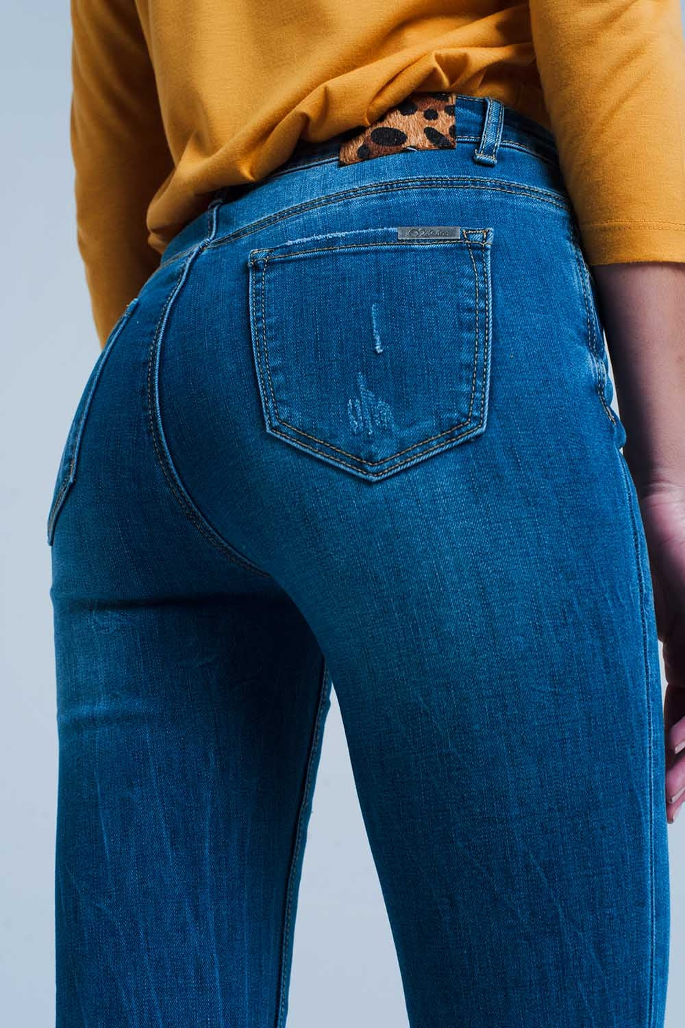 Jeans ajustado con detalle en la trabilla de leopardo