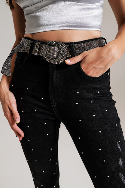 Jeans ajustados con detalles adornados en lavado negro