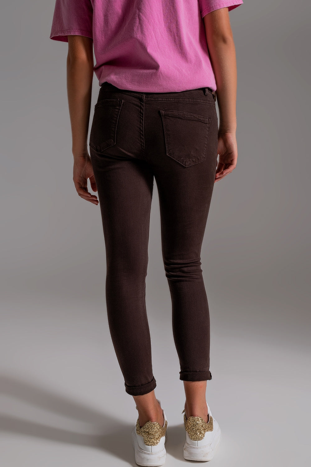 Jeans ajustados de talle alto en marrón
