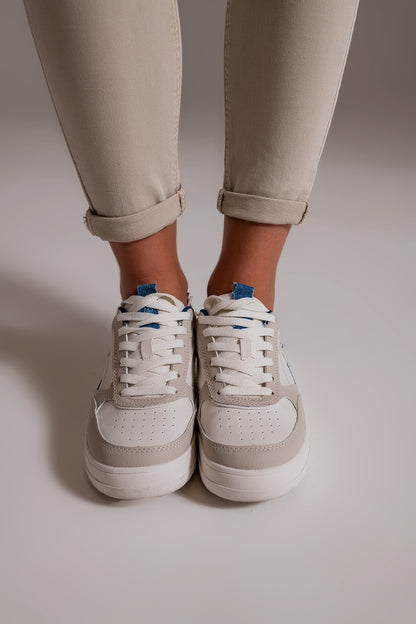 Jeans beige tobilleros con arrugas suaves