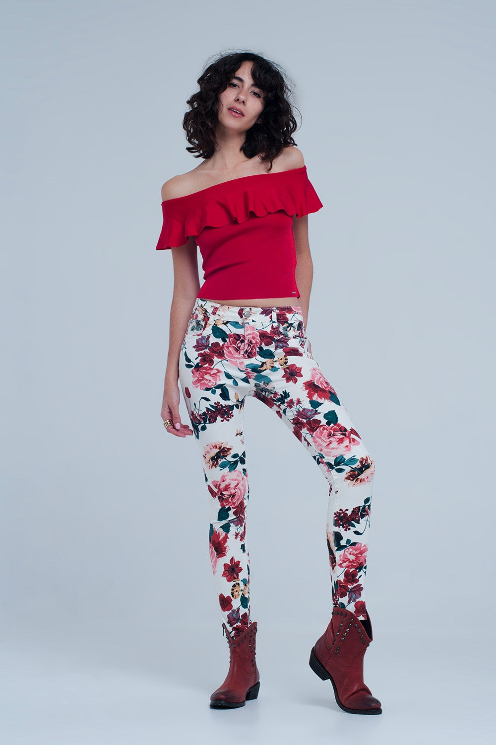 Jeans blancos con estampado de rosas
