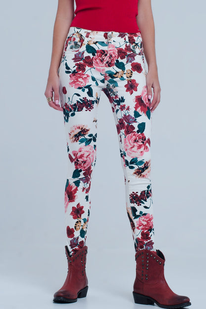 Jeans blancos con estampado de rosas