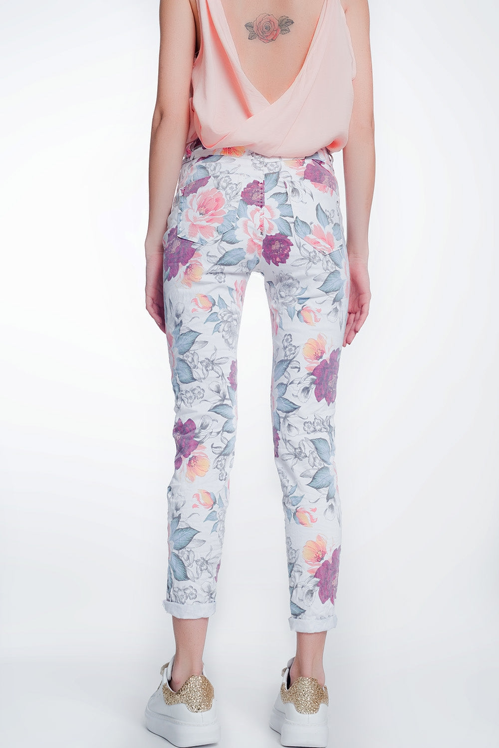 jeans boyfriend blanco con estampado floral