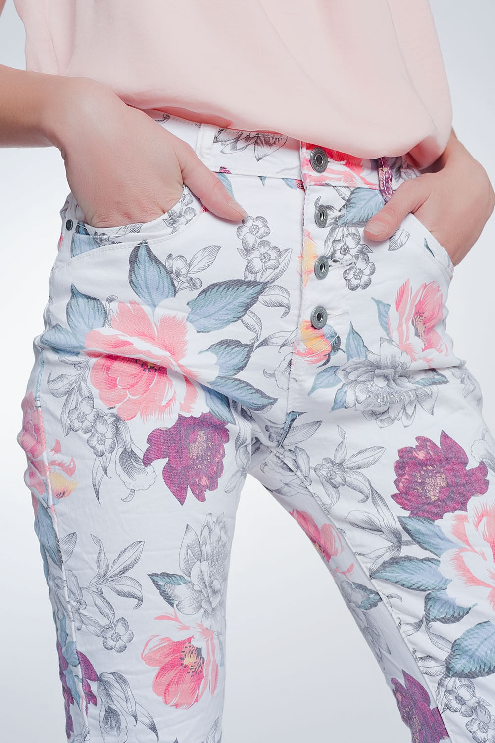 jeans boyfriend blanco con estampado floral