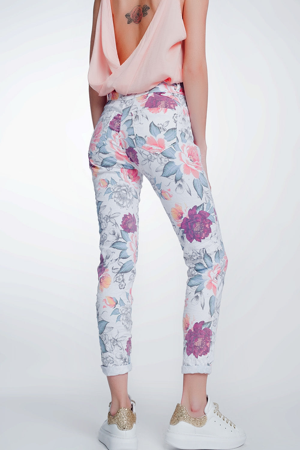 jeans boyfriend blanco con estampado floral