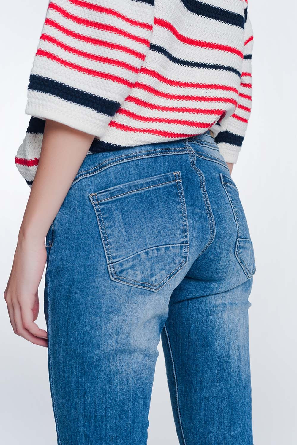 Jeans boyfriend lavado medio con botones