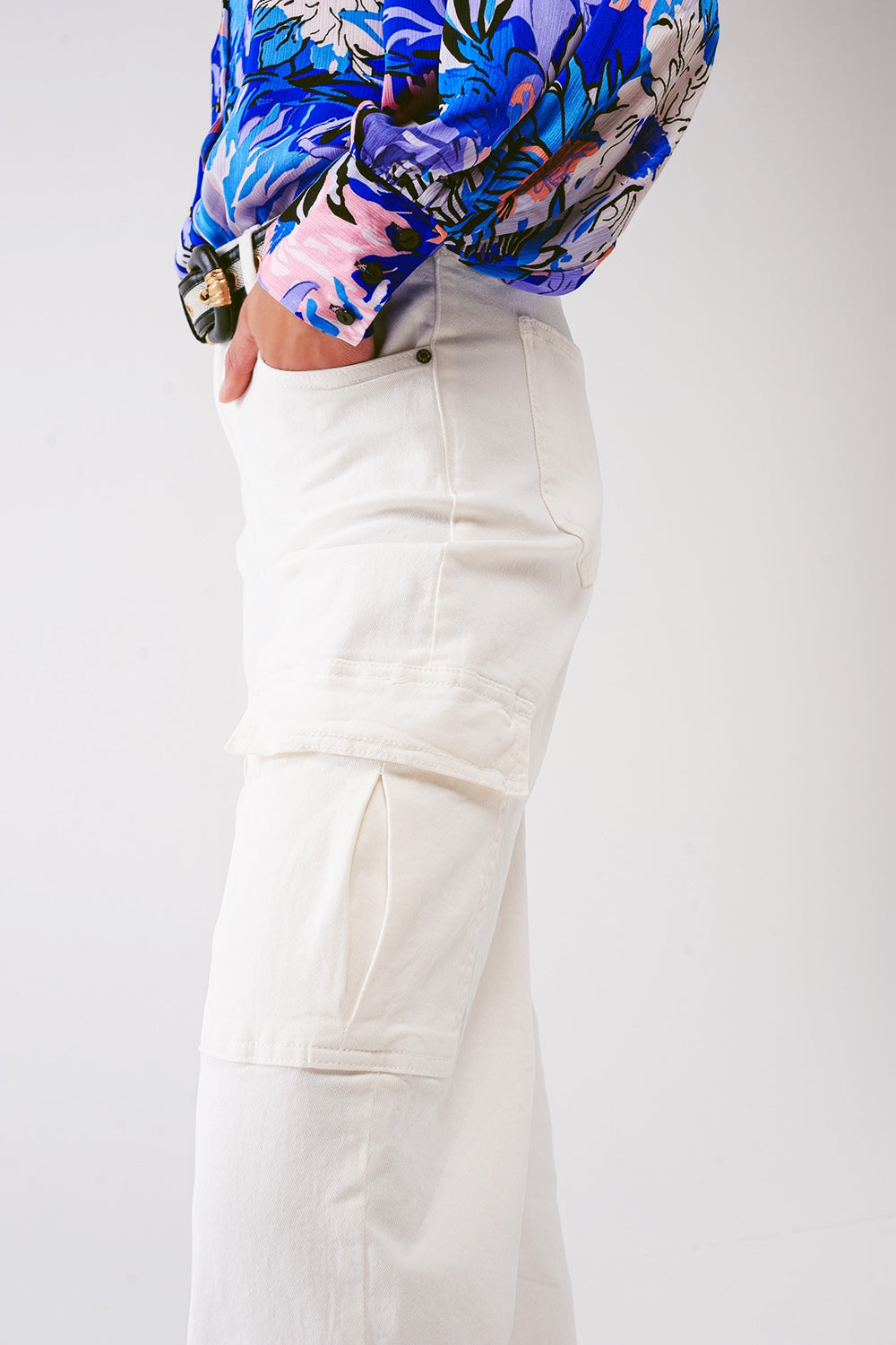 Jeans cargo de pierna recta en blanco