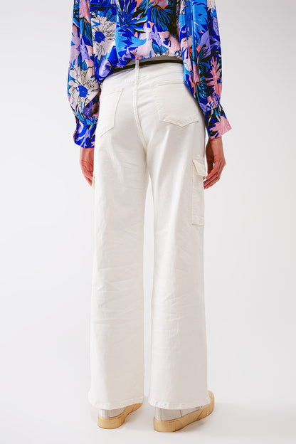 Jeans cargo de pierna recta en blanco
