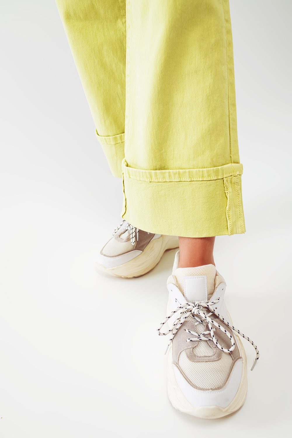 Jeans de pierna recta con dobladillo corto en verde lima