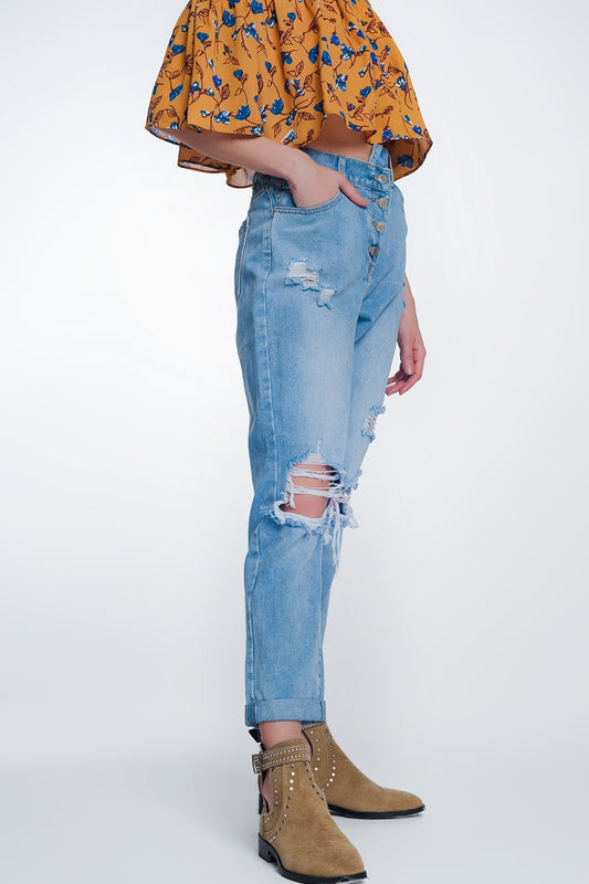Q2 Jeans estilo mom con botones expuestos y cintura elastica