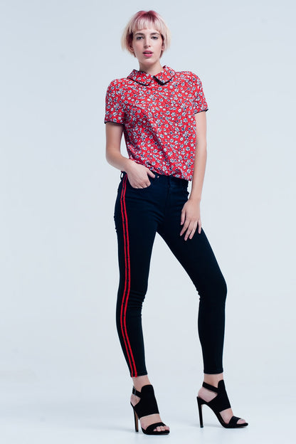Jeans negro super skinny con ojales laterales