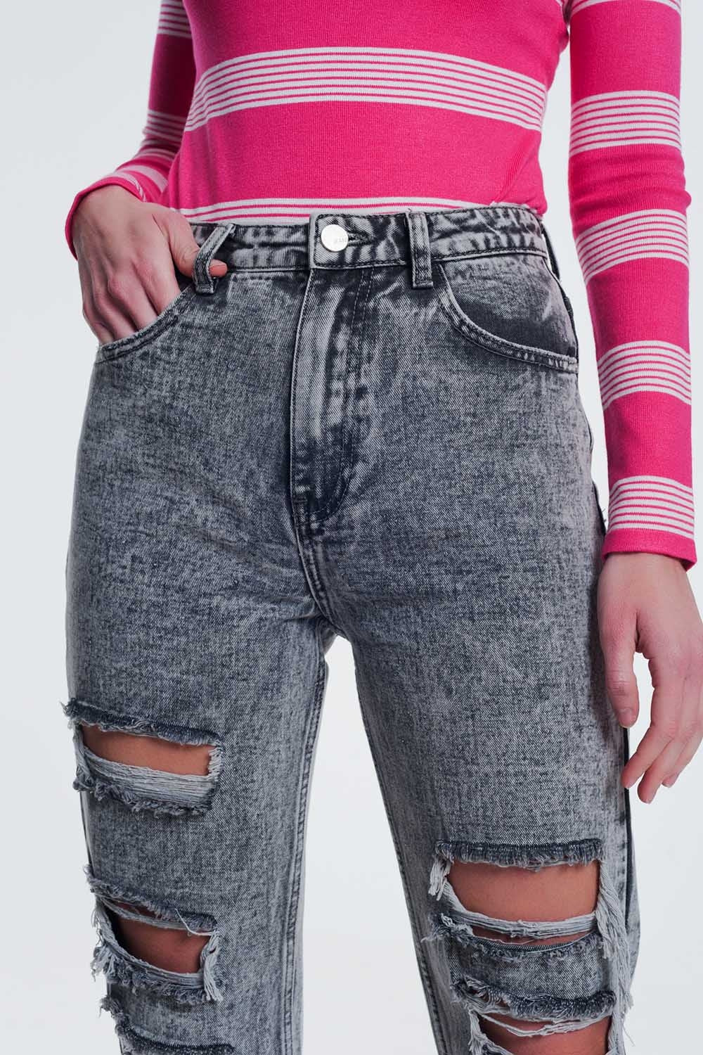 Vaquero recto rasgado en gris