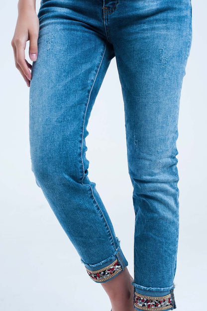 Jeans rectos tobillero con detalle de cristales