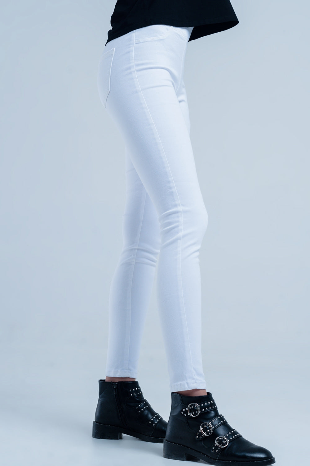 Jeggings blancos con bolsillos traseros