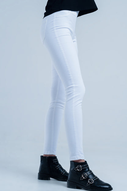 Jeggings blancos con bolsillos traseros