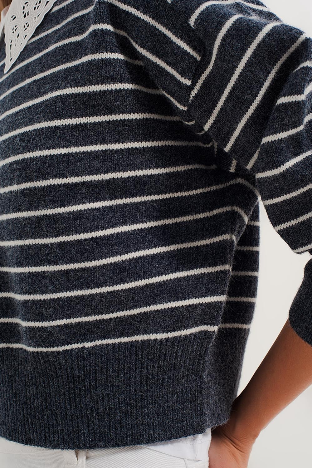 Jersey a rayas blancas y azules cuello redondo