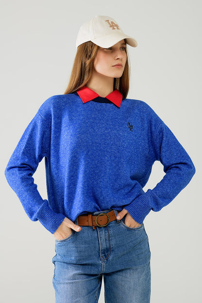 Jersey azul con cuello en contraste y logotipo del amor en el pecho