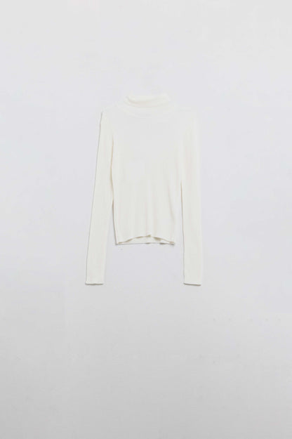 Jersey básico crema de canalé con cuello alto