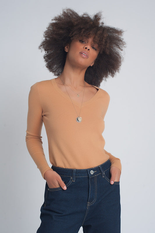 Q2 Jersey basico suave con cuello pico en color camel