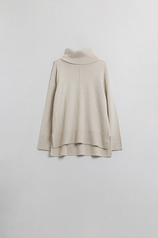 Q2 Jersey beige de cuello alto con costura delantera