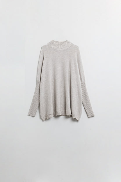 Q2 Jersey beige holgado con mangas ajustadas