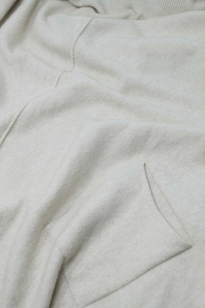 Jersey beige oversize con bolsillos delanteros