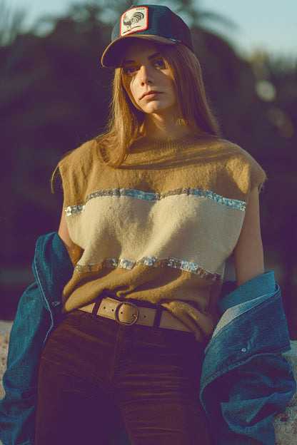 Jersey beige sin mangas con detalle de lentejuelas
