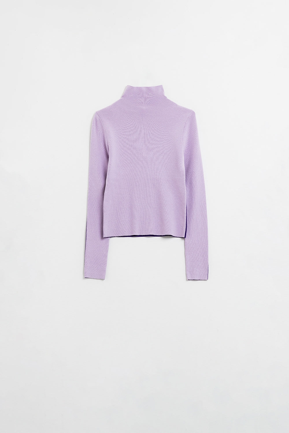 Q2 Jersey bicolor con cuello de tortuga en morado
