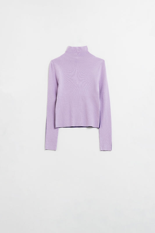 Q2 Jersey bicolor con cuello de tortuga en morado