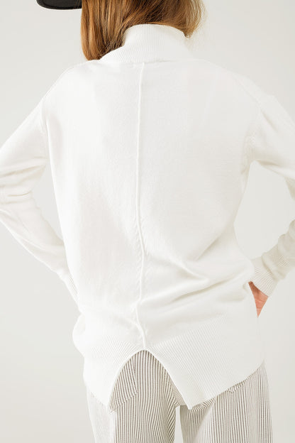 Jersey blanco holgado con detalle de espalda abierta
