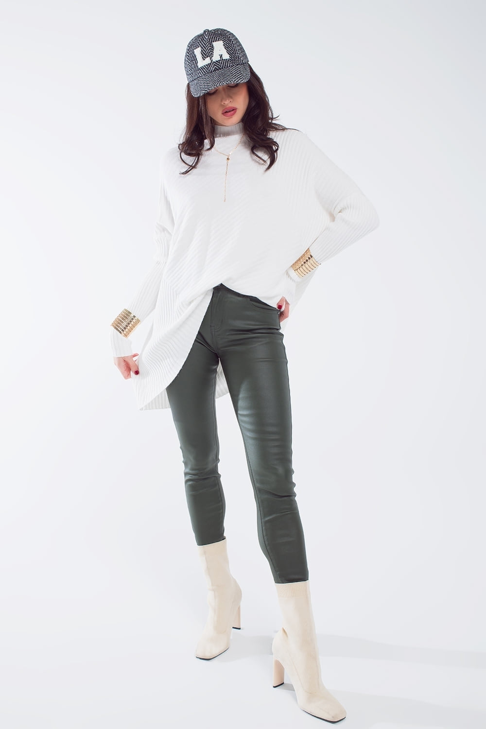 Jersey blanco oversize con detalles de rayas