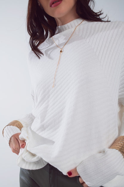 Jersey blanco oversize con detalles de rayas