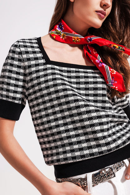 Jersey blanco y negro con escote cuadrado de punto mullido