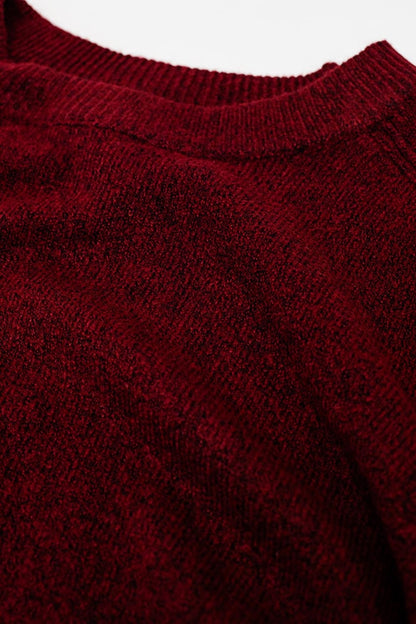 Jersey burdeos de cuello redondo con detalle de costura en la manga