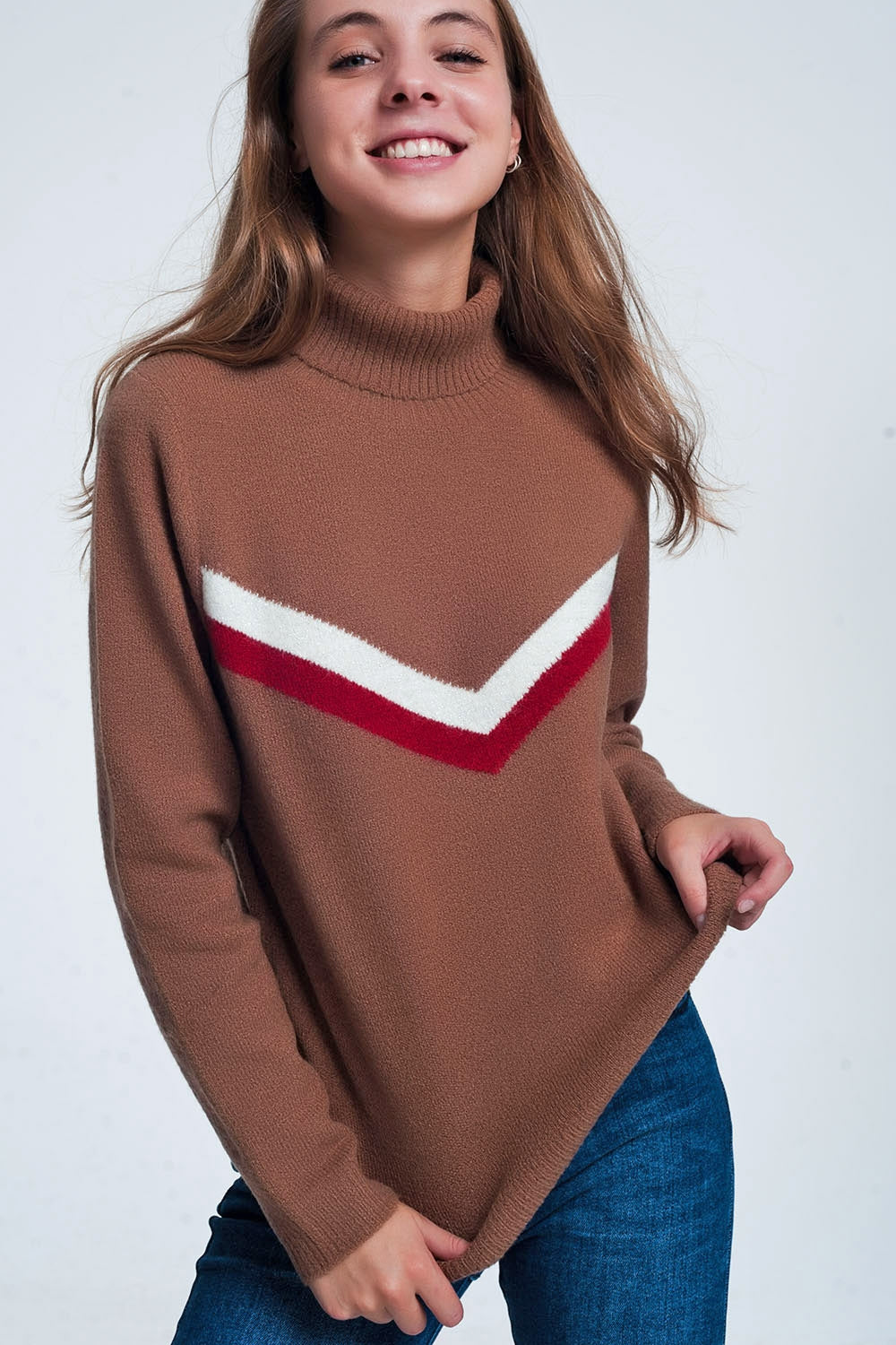 Jersey color marron con detalle de chevron